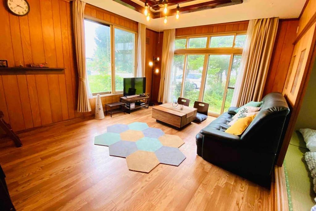 別荘 Manyi's Onsen House 天然温泉マンイの湯 *