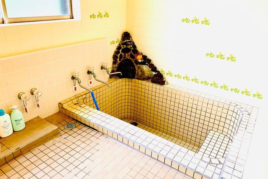 Manyi's Onsen House 天然温泉マンイの湯