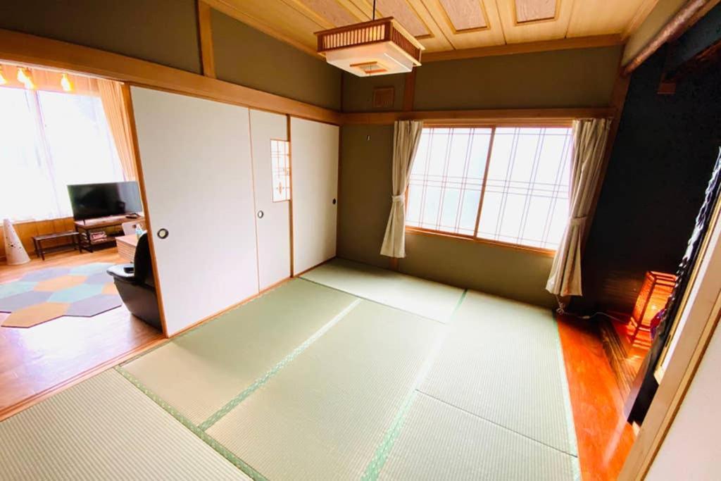 Manyi's Onsen House 天然温泉マンイの湯 白老町
